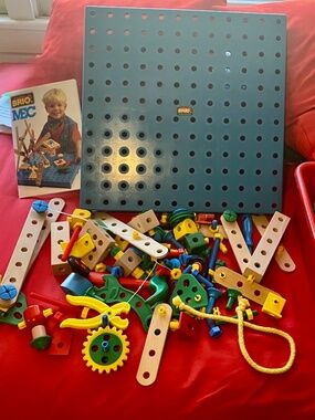 Assorted BRIO MEC building sets + BRIO big base plate 34616